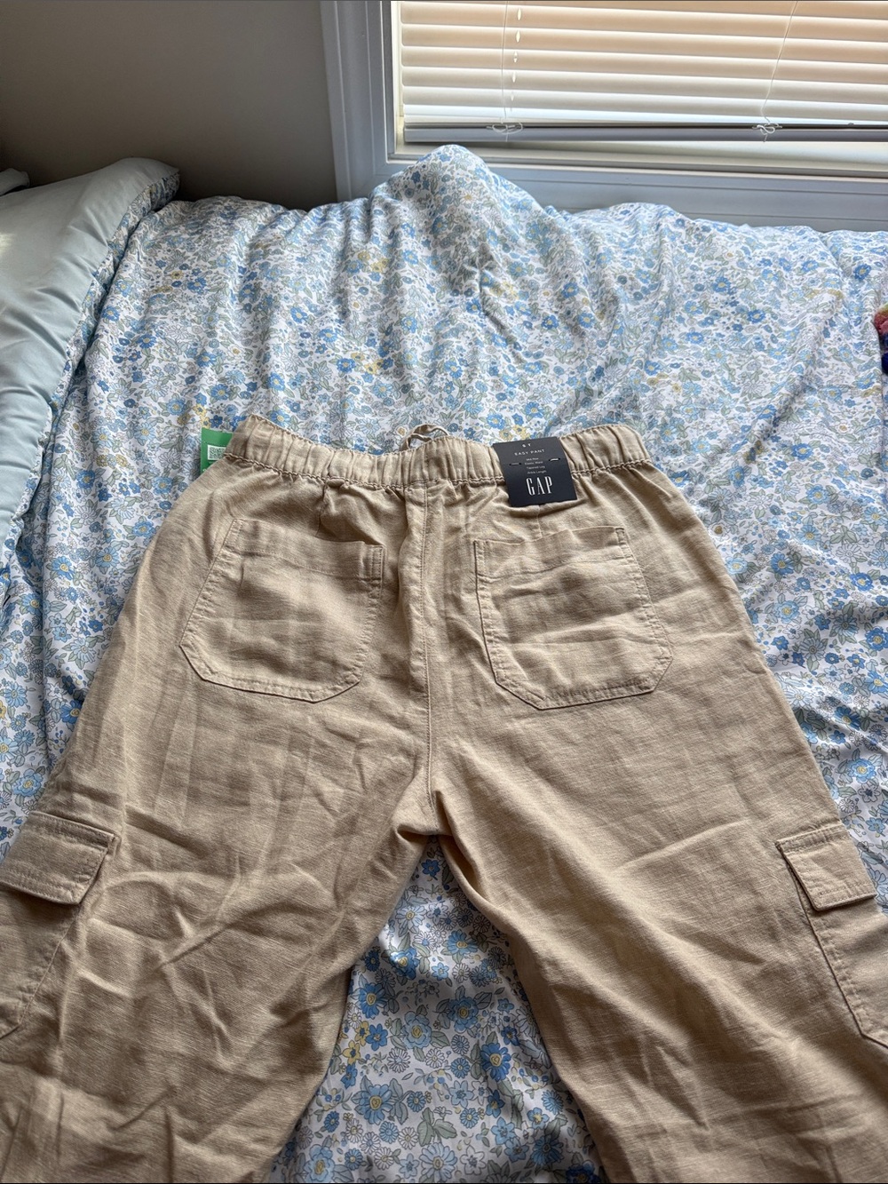 GAP Men's Beige/Tan Cargo Pants with Drawstring Waist. Small - Picture 3 of 5